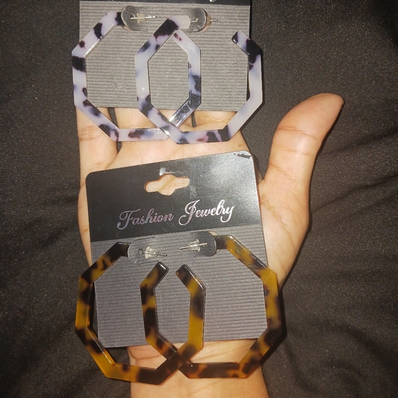 NEW Bundle of Women fashion printed hoop earrings - Picture 5 of 6